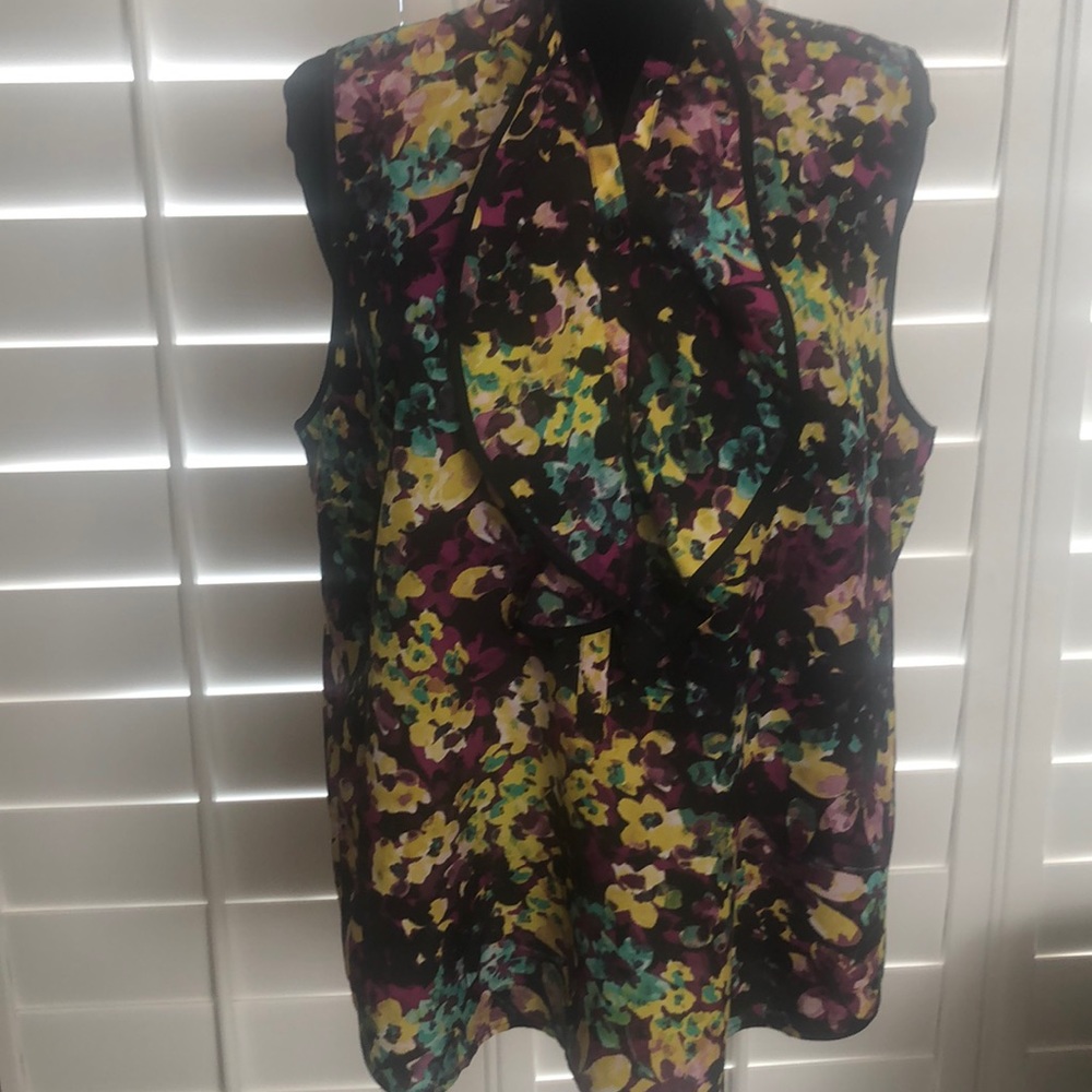 Lightweight Sleevless Button Front Blouse - image 1